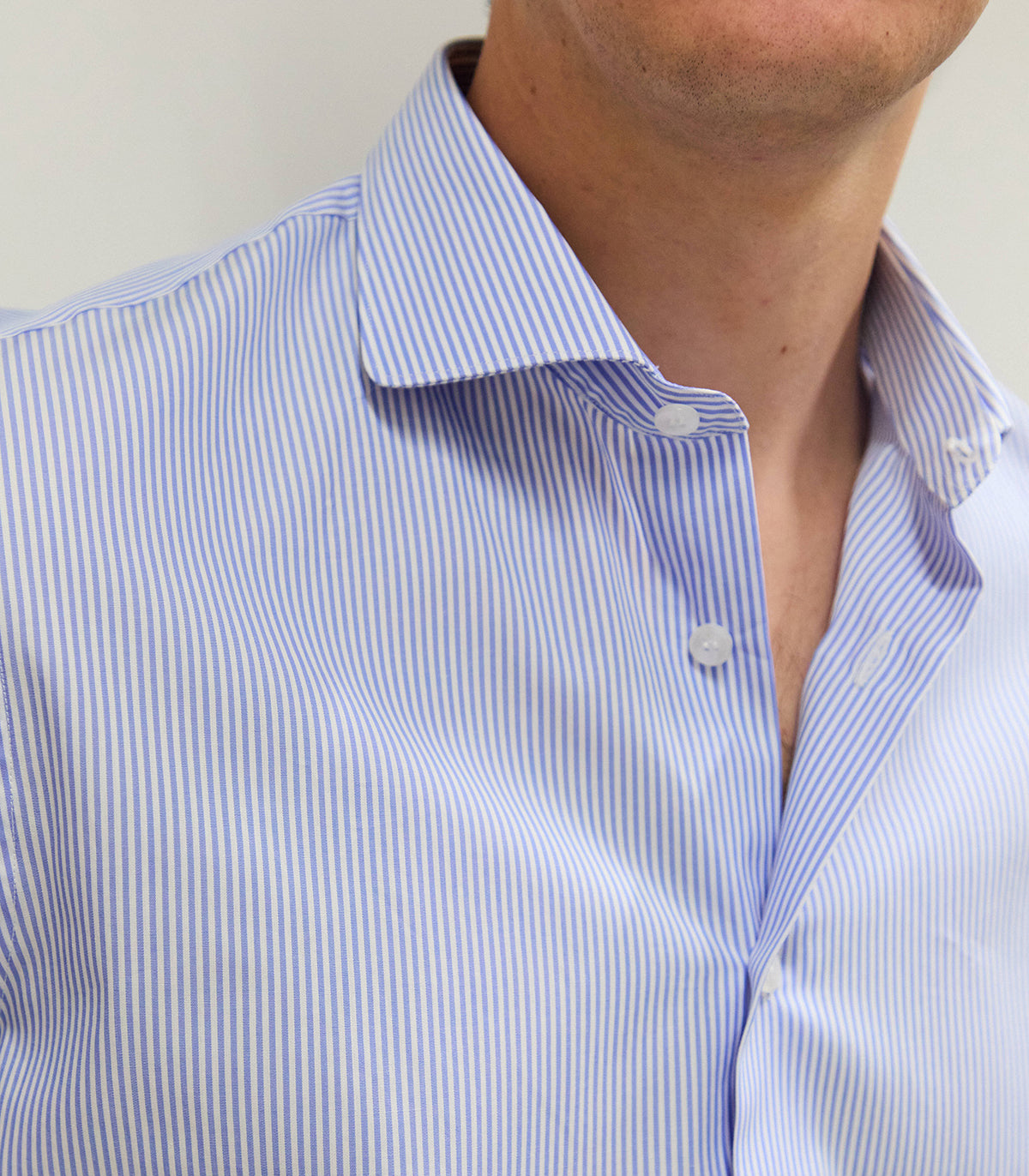 Camisa Rayas Azules Cuello Curved
